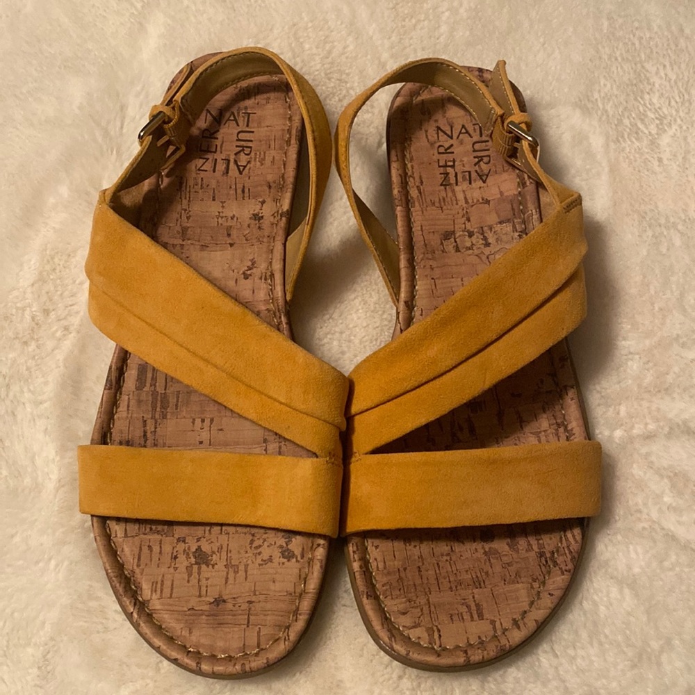 Brand New Naturalizer sandal 9.5